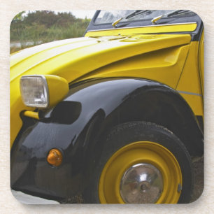 Dessous-de-verre Une vieille Citroen 2CV 2 CV noire et jaune,