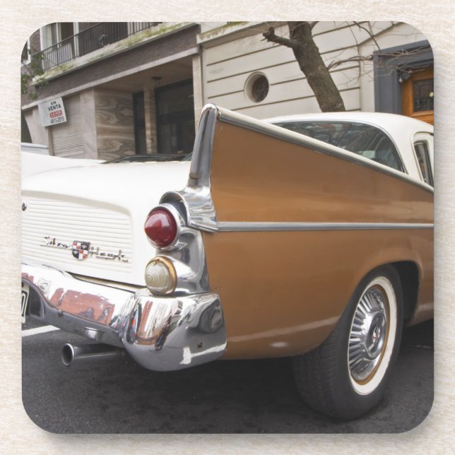 Dessous-de-verre Une voiture classique Studebaker Silver Hawk garée (Devant)