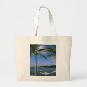 détendant à la plage, sac