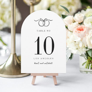 Deux anneaux attachés avec le numéro de table d'ar
