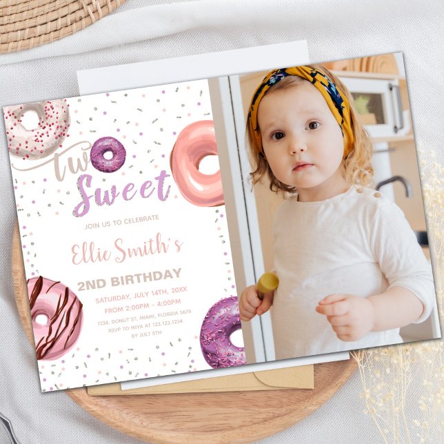 Deux beignets roses doux photo Invitations d'anniv (Two Sweet Pink Donut Birthday Invitations photo)