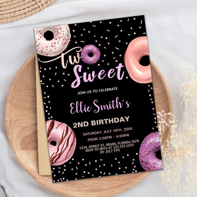 Deux doux beignets noirs roses Invitations d'anniv (Two Sweet Black Pink Donut Birthday Invitations)