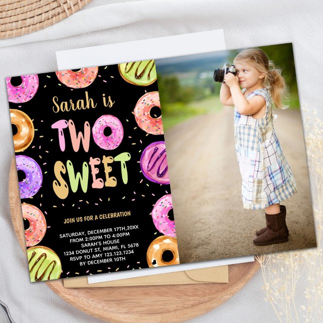 Deux doux noix photo Donut Invitations d'anniversa (Two Sweet Black Photo Donut Birthday Invitations)