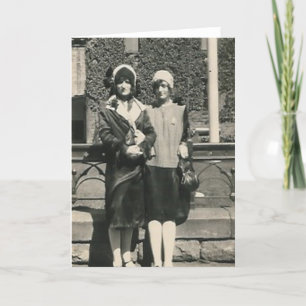 Deux hommes traînent sur la carte de la ville