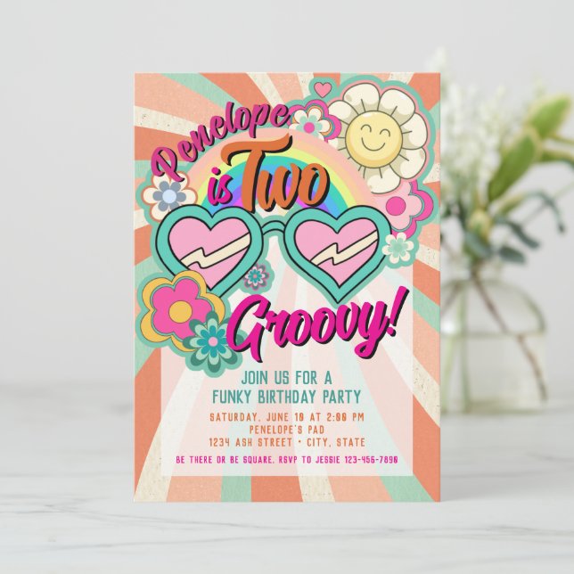 Deux Invitation d'anniversaire Groovy (Debout devant)