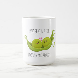 Deux petits pois dans une tasse de café