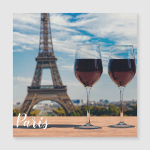 Deux verres de vin avec la tour Eiffel
