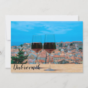 Deux verres de vin rouge avec vue sur Dubrovnik