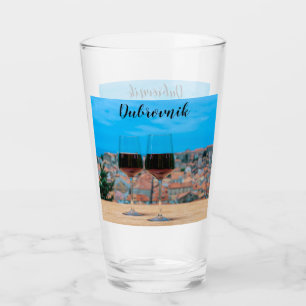 Deux verres de vin rouge avec vue sur Dubrovnik