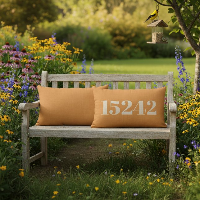 D'extérieur Coussin extérieur orange avec code postal personna (Orange zip code outdoor pillow. Customize the location to show your own home's zip code.)