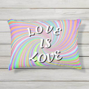 D'extérieur L'amour est l'amour Coussin de Pride extérieur