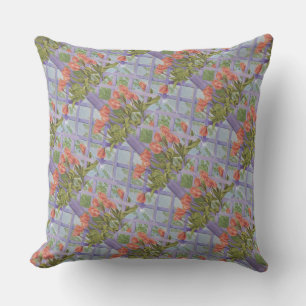 D'EXTÉRIEUR TULIPS EN FACE D'UN COUSSIN EXTÉRIEUR PURPLE LATTI