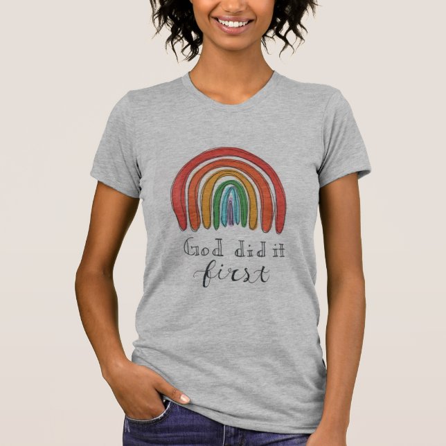 "Dieu l'a fait d'abord" Rainbow T-Shirt (Devant)