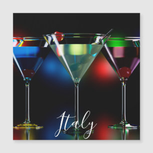 Différents cocktails dans des lunettes à martini é