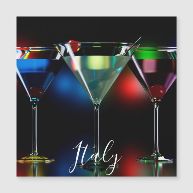 Différents cocktails dans des lunettes à martini é (Devant)