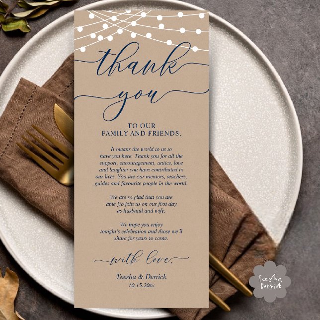 Dîner Rustique Mariage Cadre Carte de remerciement (Rustic Wedding Dinner Place Setting Thank You Card Navy Blue in Cottage Brown Kraft String Lights)