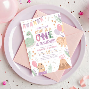 Dinosaure Anniversaire Invitation Un. Bébé rose mi