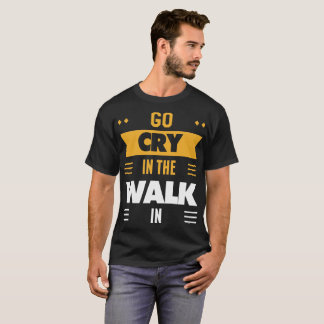 Disparaissent le cri dans le T-shirt de plain-pied