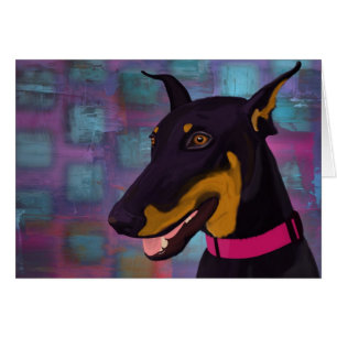 Dobermann noir de sourire sur un arrière - plan