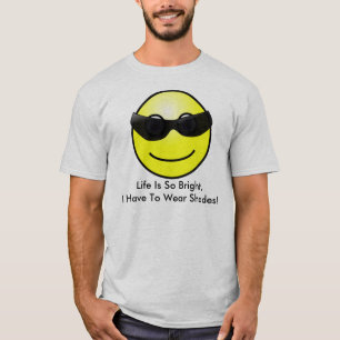 Doit porter des teintes visage T-shirt