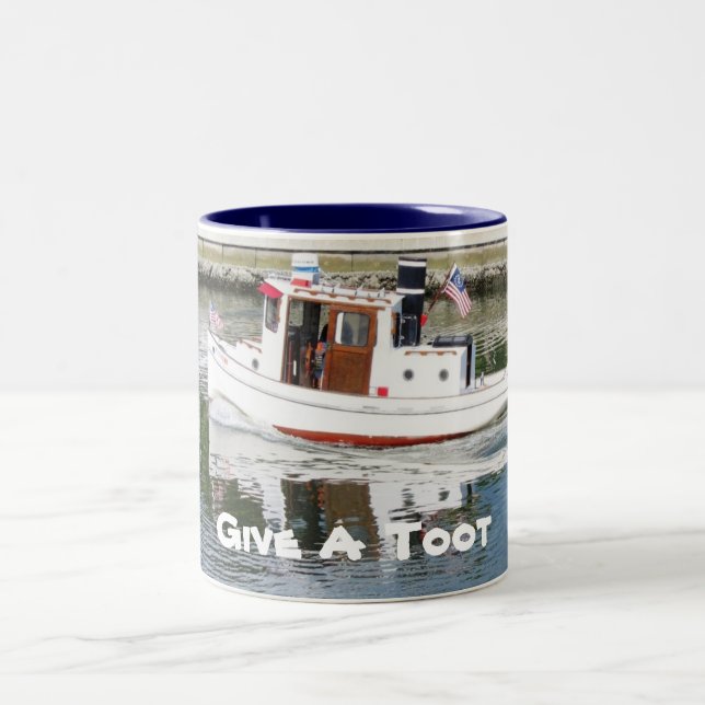 Donnez-leur un toot Tug Bateau à café Mug (Centre)