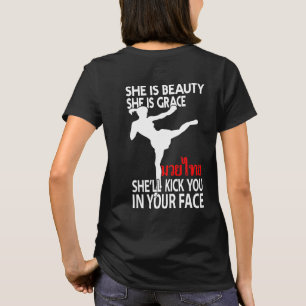 Donnez un coup de pied dedans votre T-shirt drôle