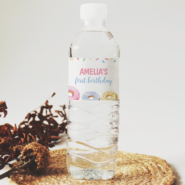 Donut Girl Birthday Étiquette de bouteille d'eau (Créateur téléchargé)