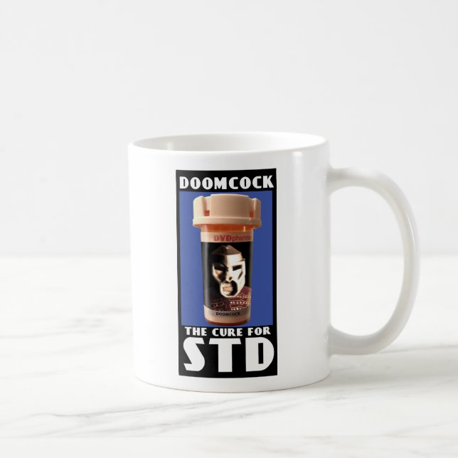 Doomcock traite la tasse de café de DST (Droite)