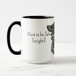 Dors avec une tasse de café de flic