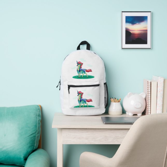 Dos Imprimé Kirin arc-en-ciel debout dans l'herbe avec sac à d (Insitu)
