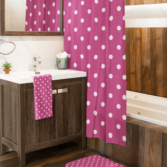 Dotty Delft Rideau de douche rouge (Dotty Delight red shower curtain in the bathroom. )