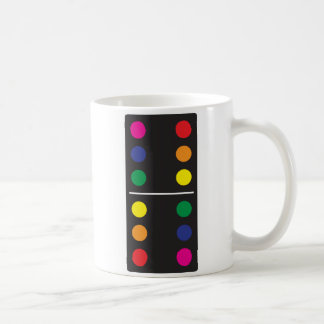 Double tasse de café de domino d'arc-en-ciel