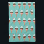 Doux triple cône glace motif serviette de cuisine<br><div class="desc">Tout le monde adore la glace ! Offrez le cadeau de cette mignonne serviette de cuisine avec un cône de crème glacée triple scoop avec cerise sur le dessus! Consultez ma boutique pour plus de couleurs et de motifs !</div>