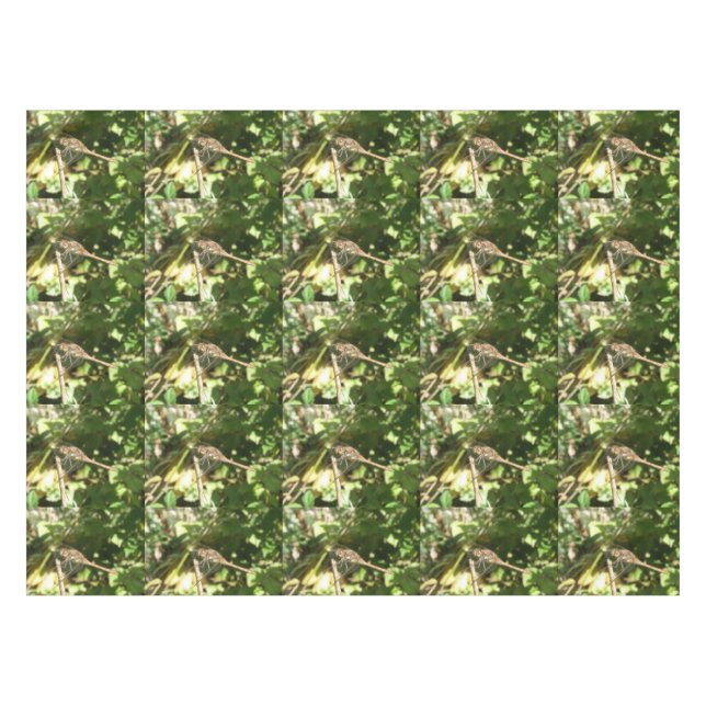 Dragonfly sur une nappe de brindilles (Devant (Horizontal))
