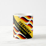 Drapeau allemand personnalisé Mug<br><div class="desc">Mug café drapeau allemand personnalisé. Customisez-le avec votre nom pour un look chic girly unique.</div>