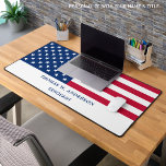Drapeau américain Personnalisé USA Militaire<br><div class="desc">Mince Blue Line Police Desk Mat - Drapeau américain moderne rouge blanc et bleu design. Personnalisez avec le nom des officiers militaires. Ce tapis de bureau militaire personnalisé est parfait pour les branches militaires, les anciens combattants, les services de police et les agents de la force publique. DROIT D'AUTEUR ©...</div>