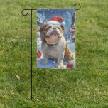 Drapeau De Jardin English Bulldog Winter Wonderland Christmas Joie<br><div class="desc">Ce design festif reflète l'esprit joyeux de la période des fêtes, avec un adorable petit portant un chapeau de Père Noël. Le chien est niché dans un pays des merveilles hivernales, avec un bonhomme de neige, un sapin de Noël décoré et des cadeaux joliment emballés. Les flocons de neige tombent...</div>