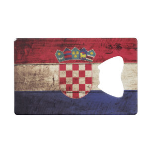 Drapeau de la Croatie sur le vieux grain en bois