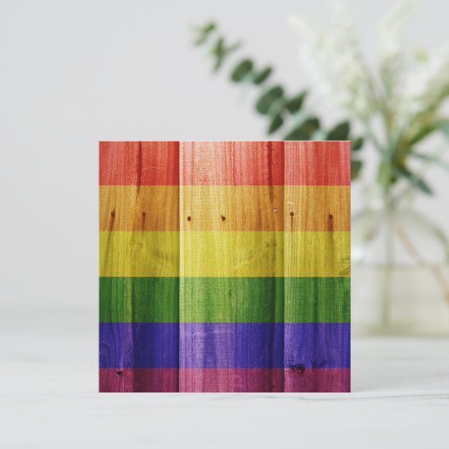 Drapeau de la fierté arc-en-ciel en bois (Debout devant)
