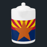 Drapeau de l'État d'Arizona<br><div class="desc">Arizona State Flag possède treize rayons rouges et jaunes sur la moitié supérieure, et bleu sur la moitié inférieure, avec une étoile en cuivre au centre. Adopté le 27 février 1917. Cela semble bon sur n'importe quel produit et fait un excellent souvenir de voyage. ⭐ PERSONNALISEZ ce modèle avec vos...</div>