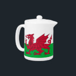 Drapeau de Pays de Galles<br><div class="desc">Ajoutez une touche de fierté galloise à votre tea time avec cette charmante théière arborant le drapeau du Pays de Galles ! Réalisée avec soin du détail, cette théière est plus qu'un simple élément de cuisine fonctionnel, c'est une célébration du patrimoine et de la culture galloises. Le design audacieux présente...</div>