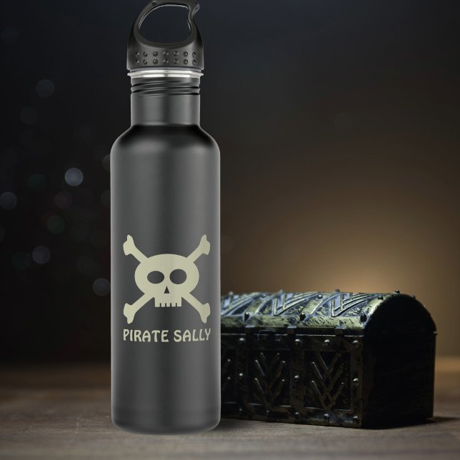 Drapeau de pirate Crâne et os croisés Bouteille d' (Yarr! Just add yer name to this cute pirate water bottle and set sail to hydration )