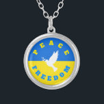 Drapeau du collier Dove de Paix d'Ukraine - Libert<br><div class="desc">Ukraine Colliers Paix - Drapeau ukrainien - Soutien à la liberté - Solidarité - Fort Ensemble - Victoire de la liberté ! Faisons du monde un endroit meilleur - tout le monde ensemble ! Un monde meilleur commence - dépend - a besoin de VOUS aussi! Vous pouvez transférer vers plus...</div>