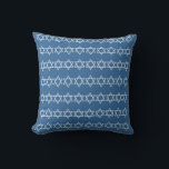 DREIDEL ET ÉTOILES EN BLEU & BLANC, coussin<br><div class="desc">ETOILE coussin Dreidel bleu et blanc DE DAVID TRIM ETOILE DE DAVID SUR LE DOS par le designer Sandy Closs ~ SandyCloss~</div>
