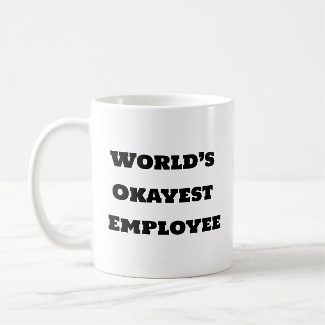 Drôle café Mug - Employé le plus Okayest au monde (Gauche)