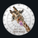 Drôle Giraffe Tongue Out Jouer Cible de flechettes<br><div class="desc">Dessin de Girafe amusant et de l'évier ludique - Dessin de dessin animé d'animal souriant - Choisissez / Ajoutez votre texte unique / Police / Couleur - Faites votre cadeau spécial - Redimensionnez et déplacez ou retirez et ajoutez des éléments / image avec l'outil de personnalisation ! - Dessin et...</div>