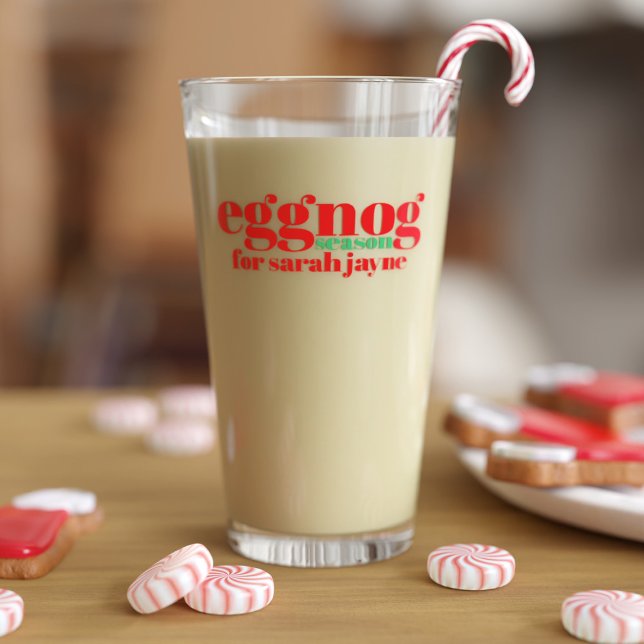 Drôle Noël Eggnog Saison Verre de vacances (It's eggnog season! Just add your name and fill with our favorite winter drink!)