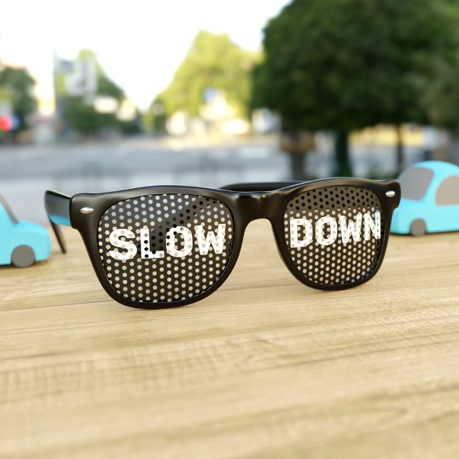 Drôle ralentir la conduite Retro lunettes de solei (Slow Down! Perfect gift for the driver in your life (or co-driver))