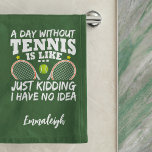Drôle Tennis Quote Typographie Sport<br><div class="desc">Citation de tennis amusante,  "Une journée sans tennis est comme une plaisanterie je n'ai aucune idée". Design comprend deux raquettes de tennis et un ballon de tennis au milieu et deux minuscules étoiles jaunes sur un arrière - plan vert. Ajoutez un modèle de nom fourni.</div>