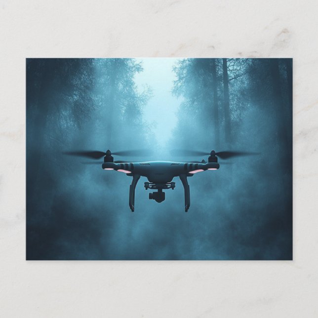 Drone dans Foggy Forest Carte postale (Devant)